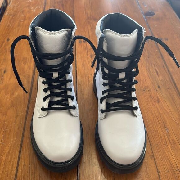 Sorel Lennox Lace Boots NWOT - Picture 3 of 10